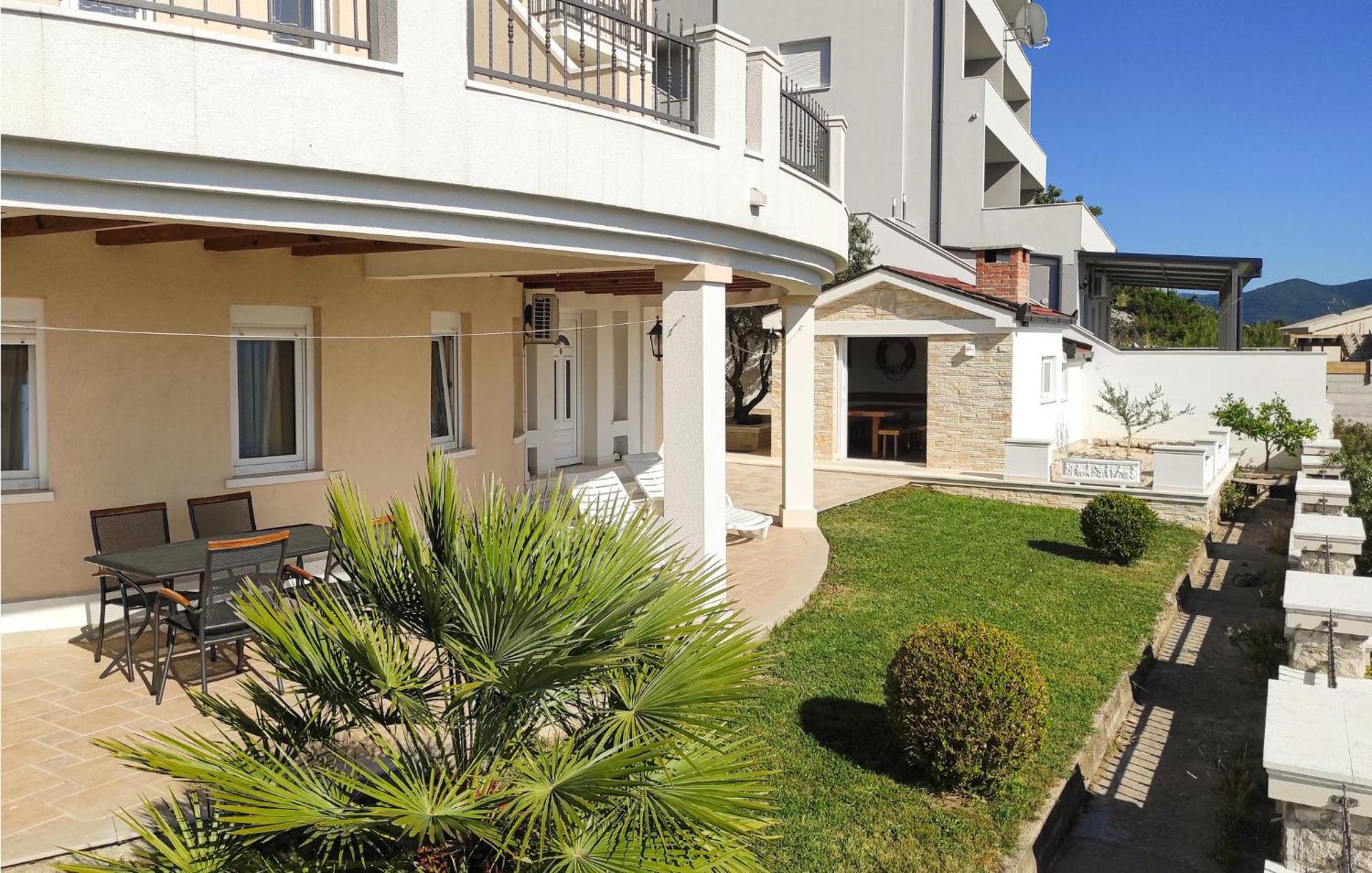Lovely Apartment In Komarna With House Sea View Клек Экстерьер фото