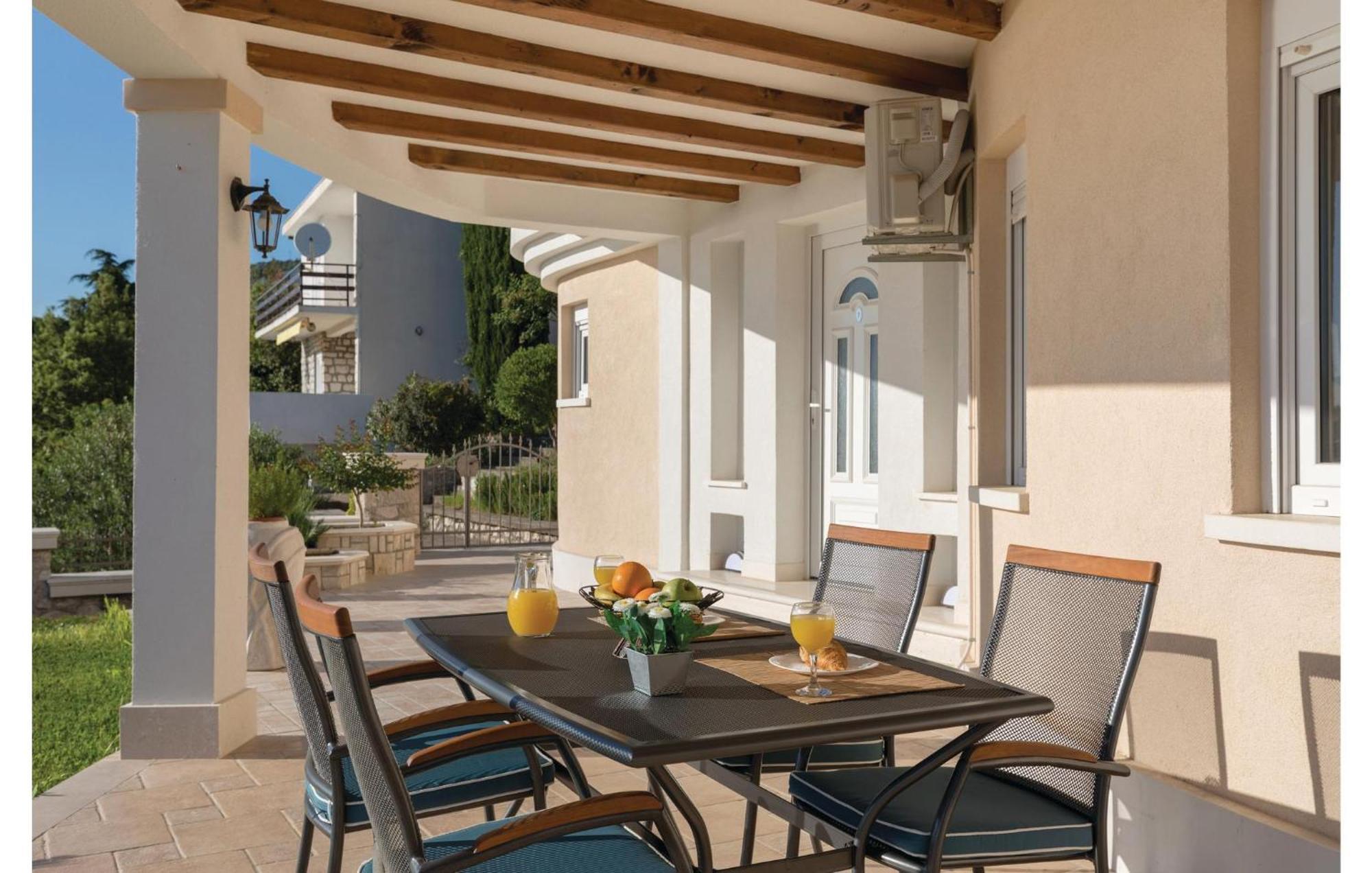 Lovely Apartment In Komarna With House Sea View Клек Экстерьер фото