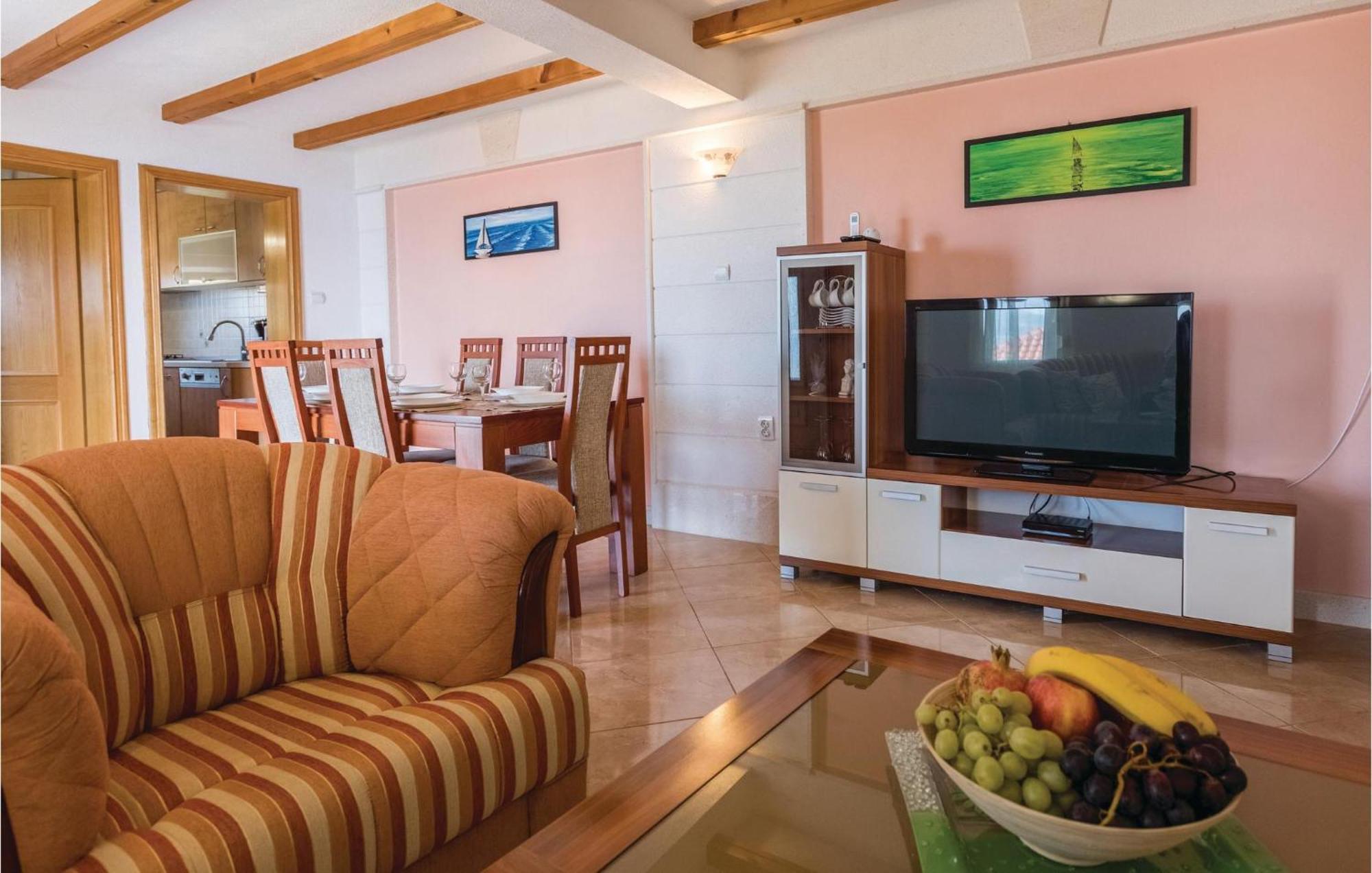 Lovely Apartment In Komarna With House Sea View Клек Экстерьер фото