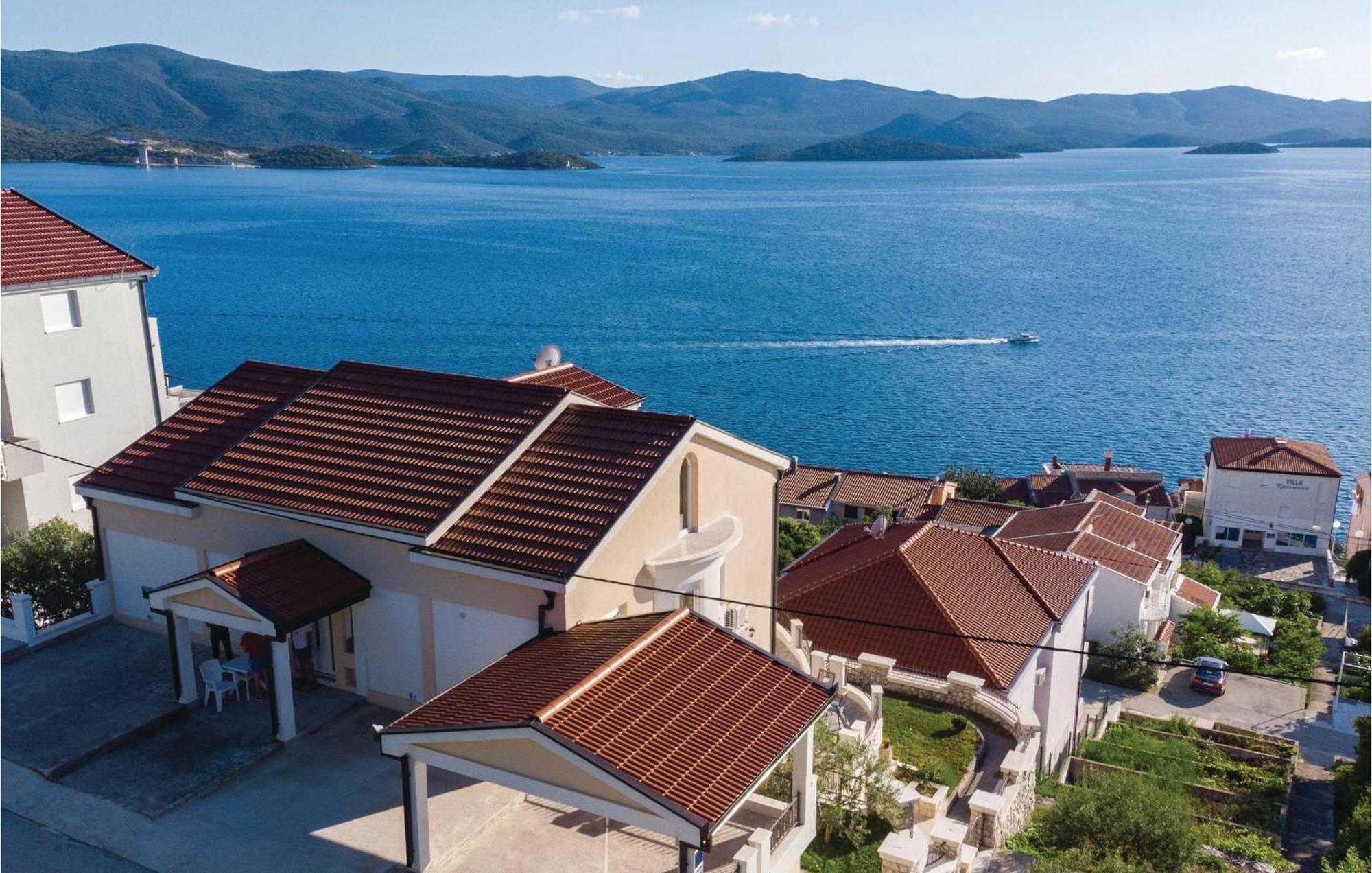 Lovely Apartment In Komarna With House Sea View Клек Экстерьер фото